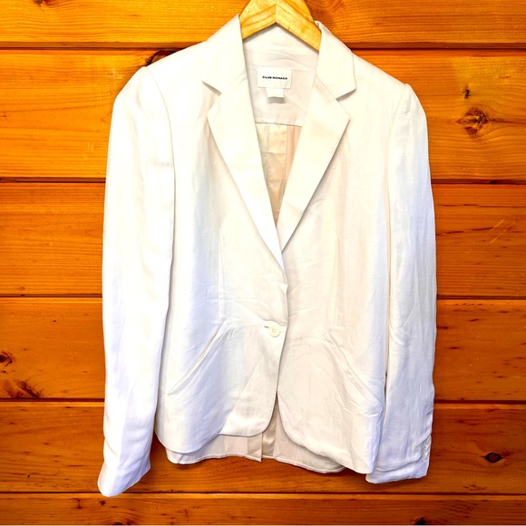 Club Monaco Jackets & Blazers - Club Monaco Silk Back Long Sleeve Collard Linen Blend
Notched Cream Blazer 0